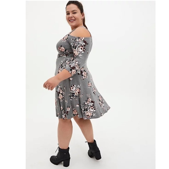 Torrid size 5/ 5X/ 28 GREY FLORAL JERSEY SKATER DRESS - Picture 3 of 12